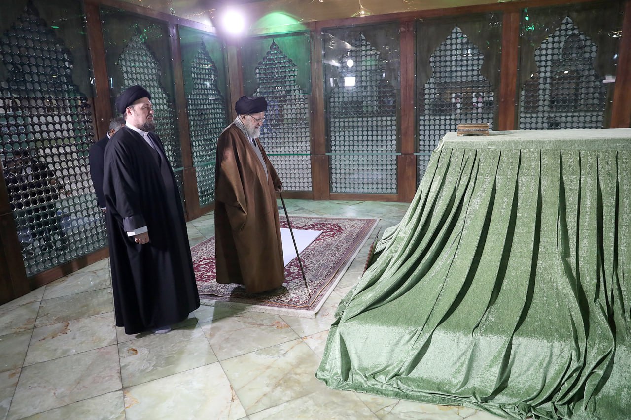 حضور+رهبر+انقلاب+در+مرقد+امام+خمینی